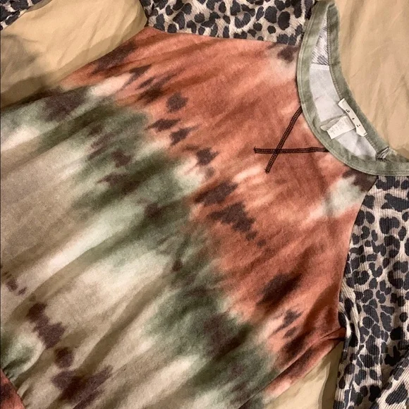 Tie-Dye + Leopard Print Crewneck - Picture 3 of 4